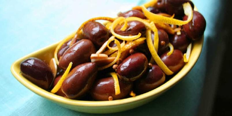 Sitron- og hvitløkmarinerte oliven