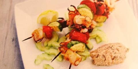 Marinert blekksprut med valnøtt- og hvitløksaus