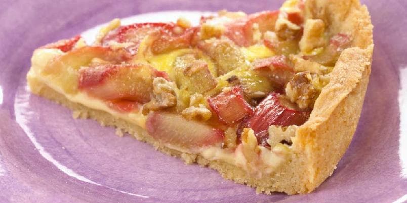 Rabarbrapai med vaniljekrem