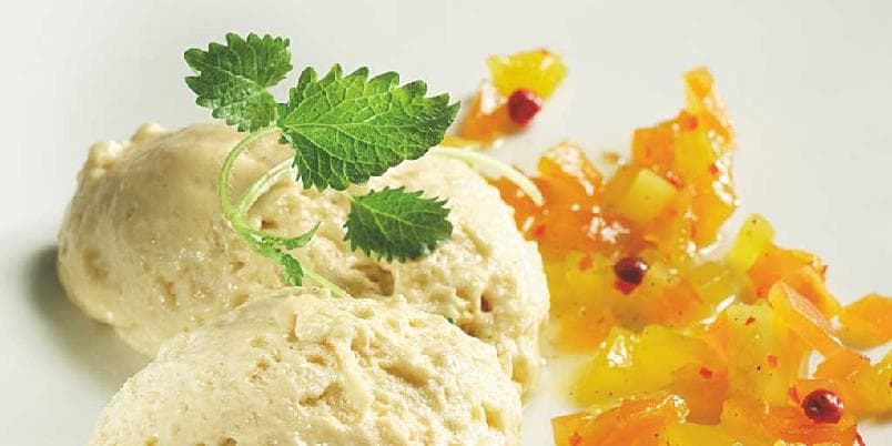 Cognacfromasje med mango- og papayachutney