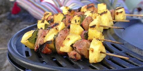 Grillspyd med nakkekotelett og ananas