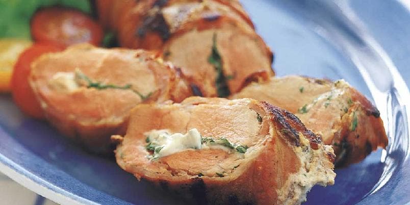 Helgrillet svinefilet med kremost og bacon