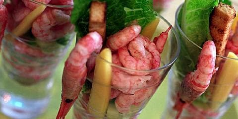 Rekecocktail med mango og asiatisk dressing