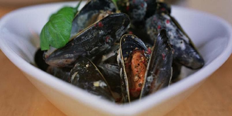 Cognac- og pepperdampede blåskjell