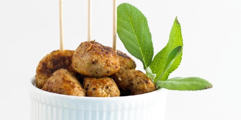 Kyllingboller med sitron og salvie