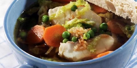 Klar fiskesuppe med ris