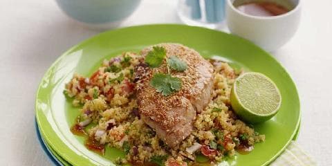 Sesamfrøstekte skinkebiffer med couscous