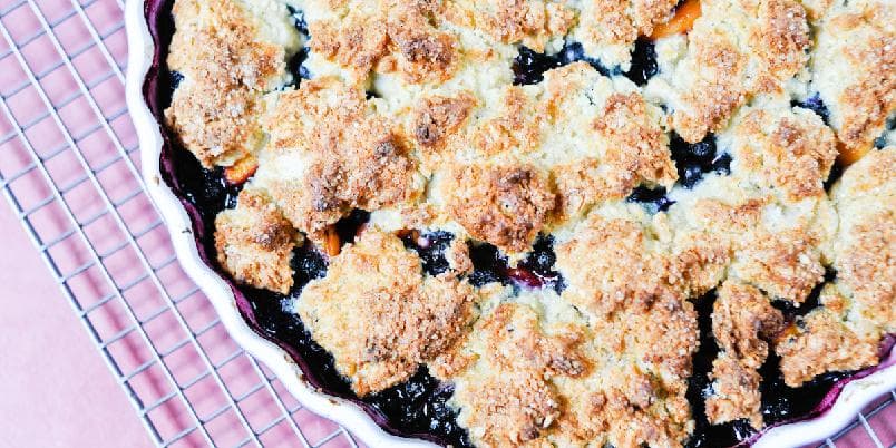 Cobbler med aprikos og blåbær