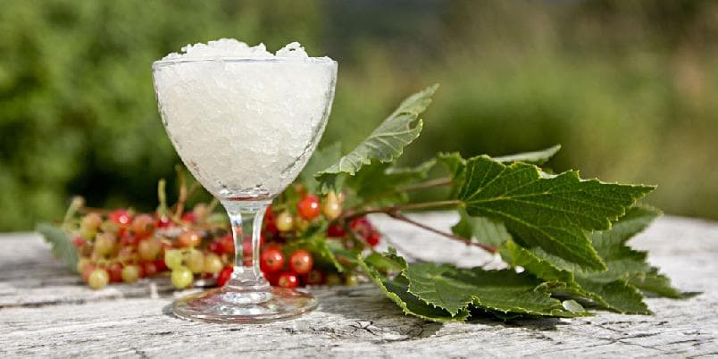 Saft av blader fra bærbusker